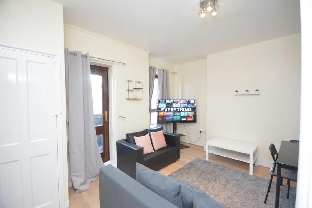Lovely 4 Bedroom Apartment Close To The City Walking Distance From The Rivere View Λονδίνο Εξωτερικό φωτογραφία