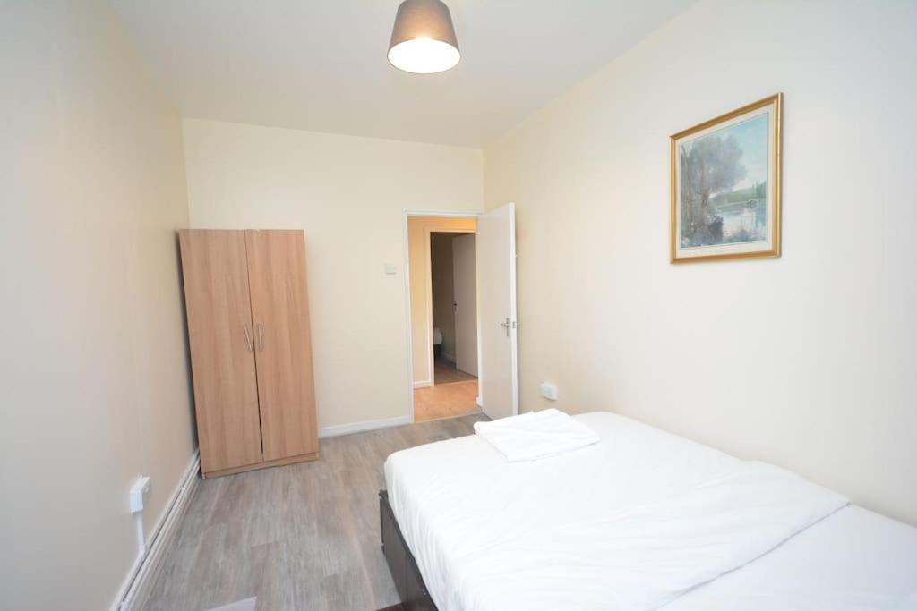 Lovely 4 Bedroom Apartment Close To The City Walking Distance From The Rivere View Λονδίνο Εξωτερικό φωτογραφία