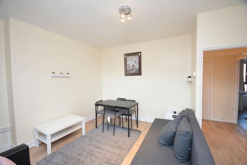 Lovely 4 Bedroom Apartment Close To The City Walking Distance From The Rivere View Λονδίνο Εξωτερικό φωτογραφία