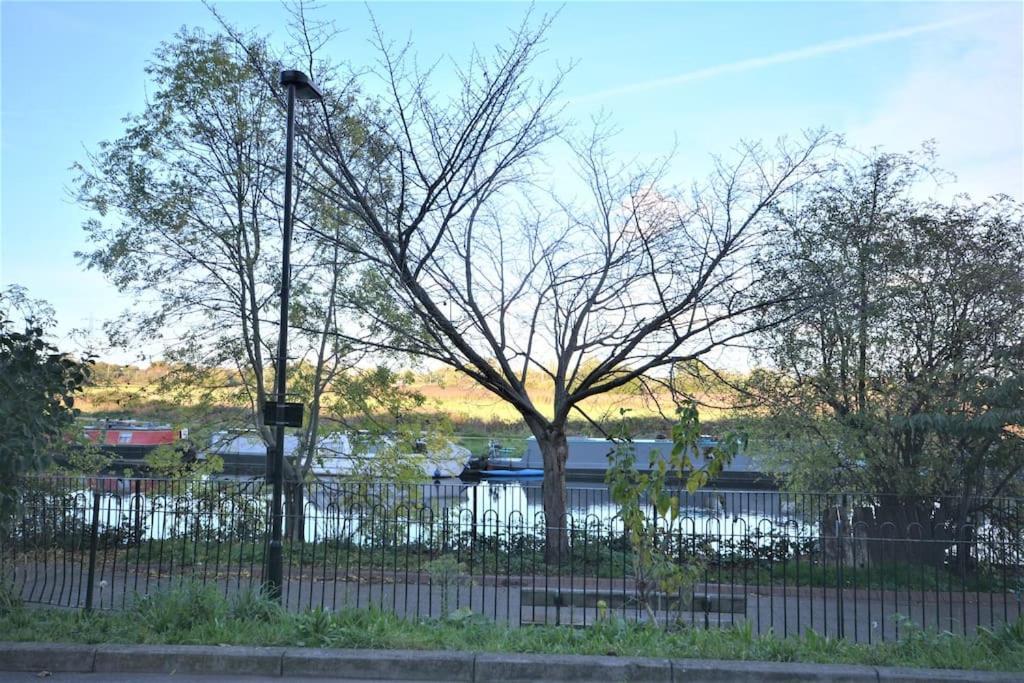 Lovely 4 Bedroom Apartment Close To The City Walking Distance From The Rivere View Λονδίνο Εξωτερικό φωτογραφία