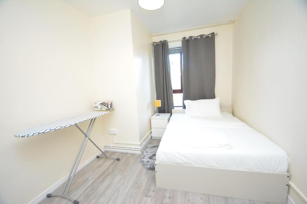 Lovely 4 Bedroom Apartment Close To The City Walking Distance From The Rivere View Λονδίνο Εξωτερικό φωτογραφία