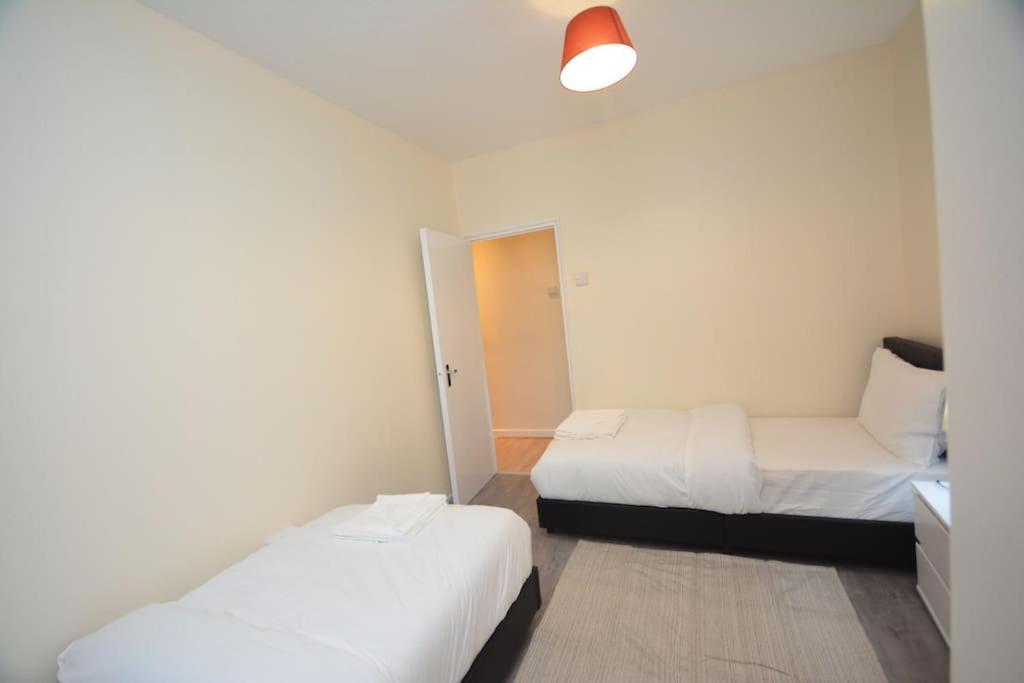 Lovely 4 Bedroom Apartment Close To The City Walking Distance From The Rivere View Λονδίνο Εξωτερικό φωτογραφία