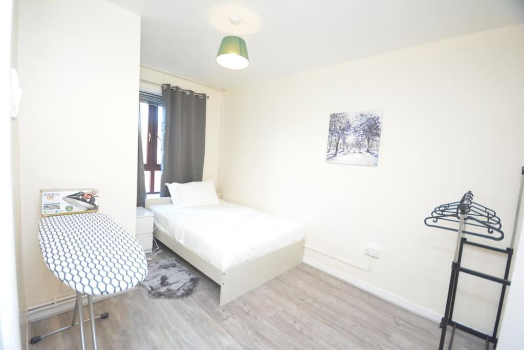 Lovely 4 Bedroom Apartment Close To The City Walking Distance From The Rivere View Λονδίνο Εξωτερικό φωτογραφία