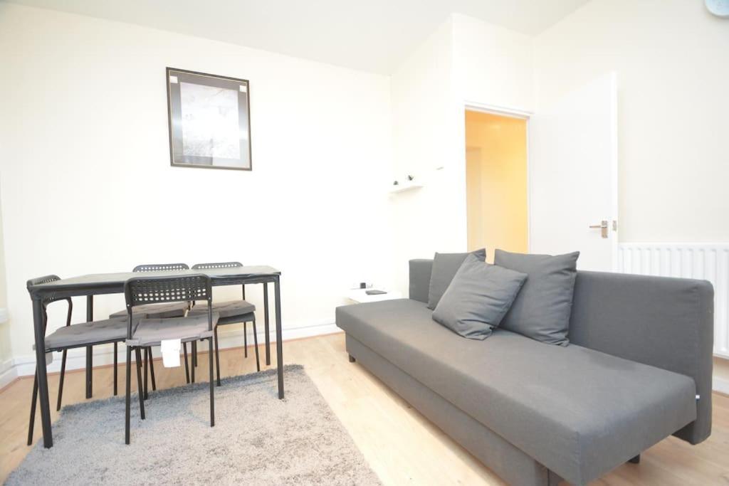 Lovely 4 Bedroom Apartment Close To The City Walking Distance From The Rivere View Λονδίνο Εξωτερικό φωτογραφία