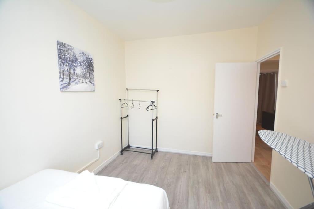 Lovely 4 Bedroom Apartment Close To The City Walking Distance From The Rivere View Λονδίνο Εξωτερικό φωτογραφία